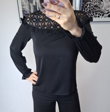 Bluzka z koronką czarna