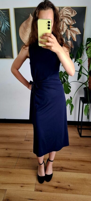 Sukienka wiązana granat