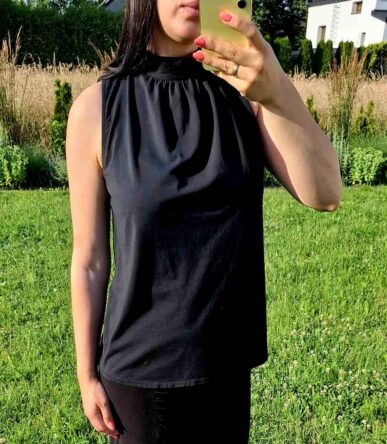 Bluzka wiskozowa z wiązaniem z tyłu czarna