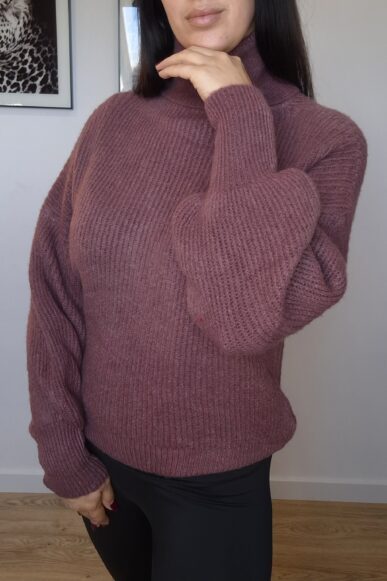 Miękki sweter Vanessa z golfem –jagoda