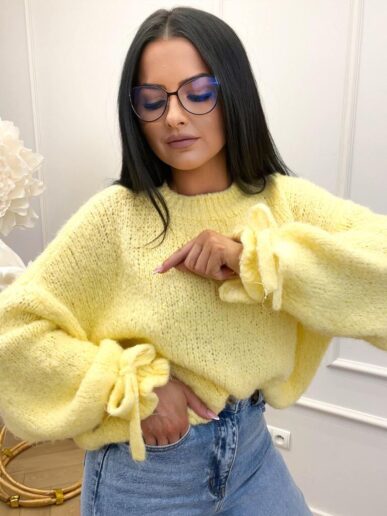 Sweter z ozdobnymi rękawami żółty