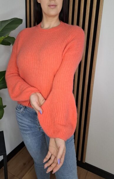 Sweter ALPACA BELL – baby alpaka, dzwonkowe rękawy neon