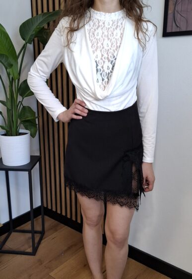 Body woda z koronką białe