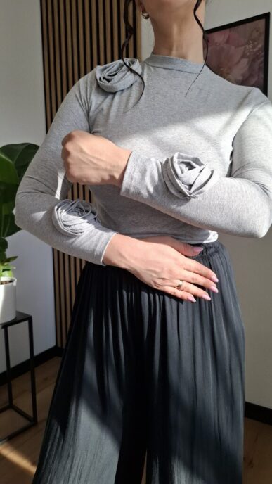 Bawełniana bluzka z różami szary