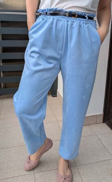 Pastelowe spodnie z paskiem błękit